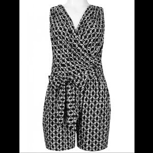 London Times Black & White print romper size M